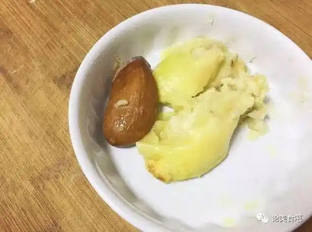 果皮切碎晒干,果核泡水催芽