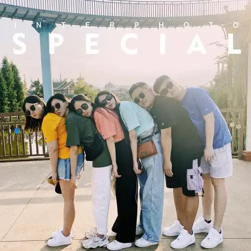 迷惑沙雕照 | 让人记忆深刻的六人拍照姿势_拍照_墨镜_拍照姿势不重样