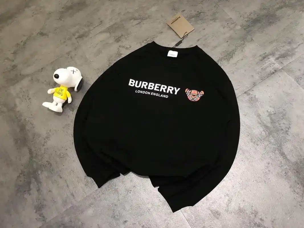 burberry巴宝莉格纹小熊字母印花圆领卫衣! 经典配色的 - 抖音