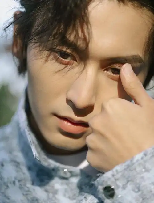 instyle大明星##张哲瀚生日日程#作为演员的@张哲瀚疯子努力钻研每一