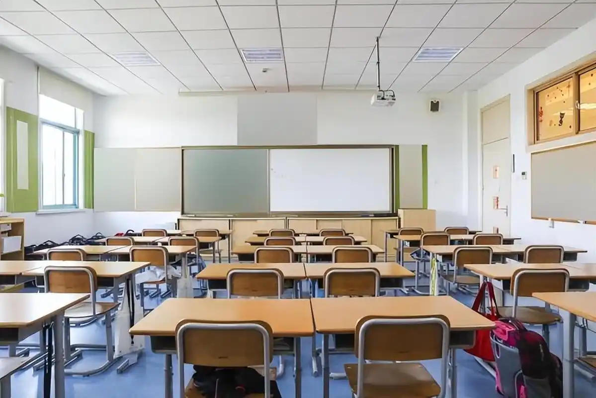 江西"巨贪"赖小民:为上百名情妇建小区,敛财18亿,藏3吨现金