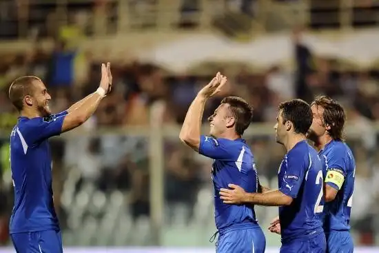 图文-[欧洲杯]意大利5-0法罗群岛 与队友击掌庆祝_国际足球-意大利