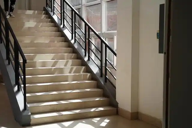 新学期郑大的楼梯你眼熟多少