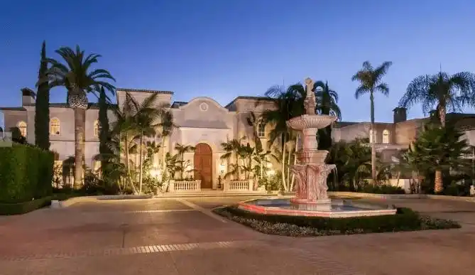 全球最豪华的9套私人住宅,灯火鎏金的内部光环境到底什么样的?