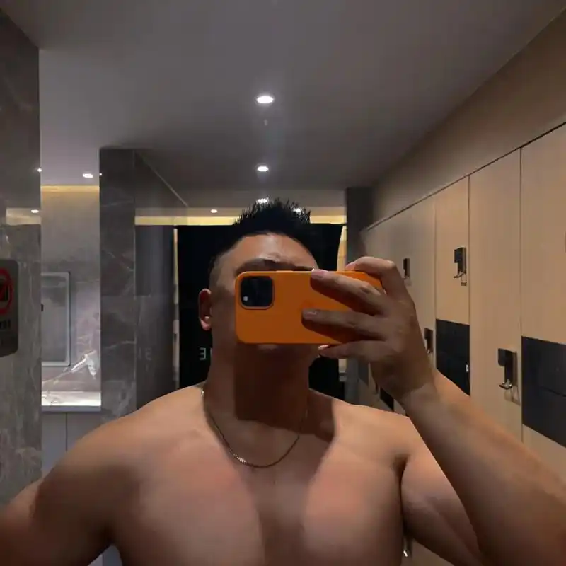 毫无训练痕迹 #健身打卡 #撸铁 #没有腹肌  健身房恢复 - 抖音