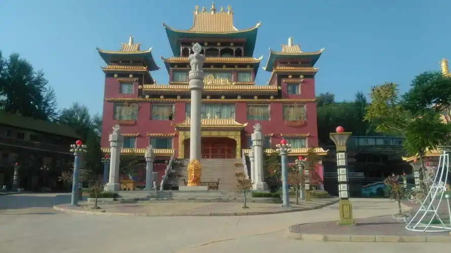红城寺一日游一红城寺是老寺庙,多次重建多次毁,二零一零又重建,初见