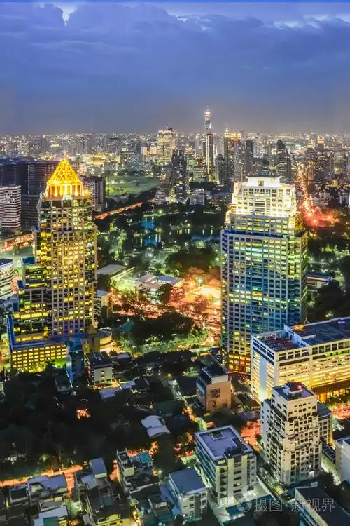曼谷城市夜景与漂亮的天空