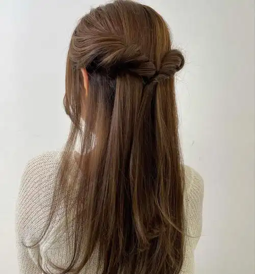 新潮流扎发染,线条层次超自然丰富的,扎起来头发更有型,放下头发又会