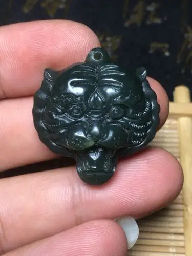 精品和田玉虎头吊坠雕功精湛表现到位彰显大气