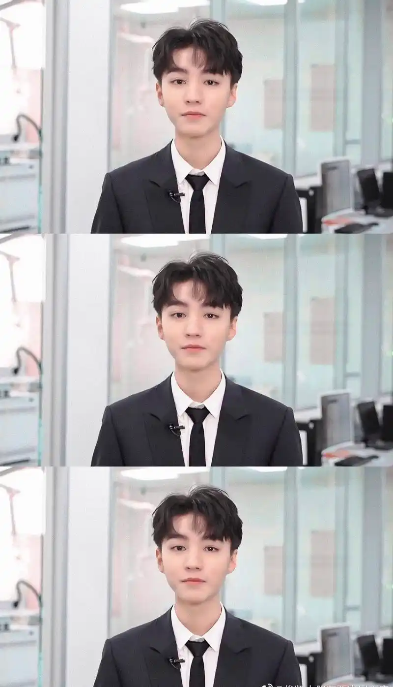 王俊凯开车被拍,双手离开方向盘玩手机,粉丝解释错位图你怎么看