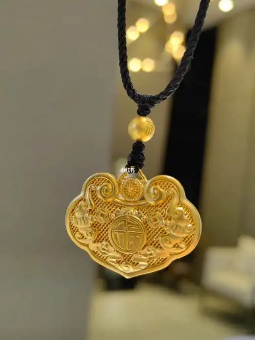 周大福传承吊坠双福锁财