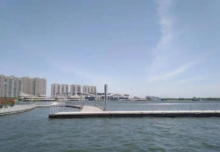 如皋龙游湖走走,游乐场是孩子们的欢乐世界_湖面_太阳_景区