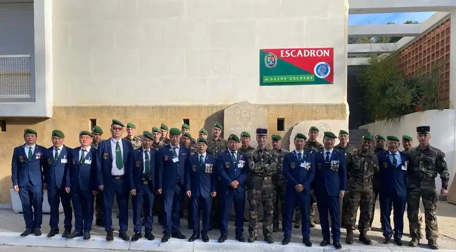 法国外籍兵团第一骑兵团成立100周年,军功章上华人士兵功不可没!