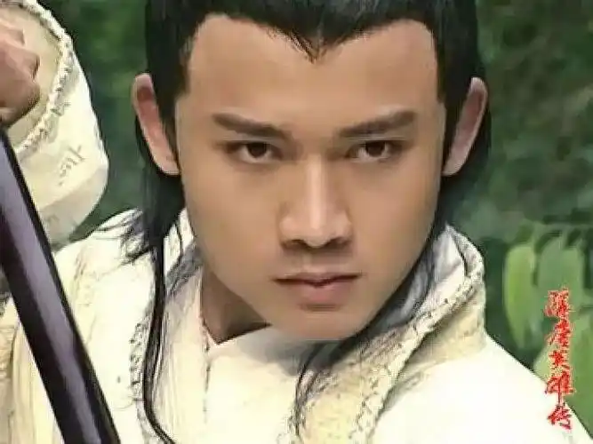 更是我们最喜欢的古装偶像剧《上错花轿嫁对郎》的男主齐天磊.