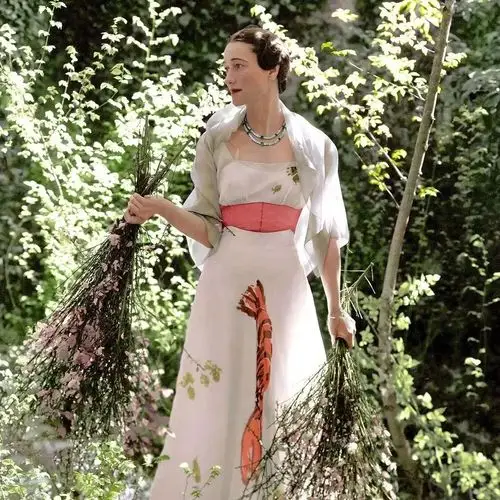 在这场持续了39年的英国王室战争里拥有306件珠宝的她还是输了