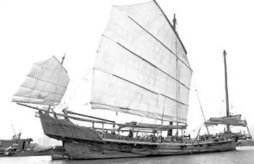 在乾隆五十八年(1793年)米艇正式作为战船装备清军之前,赶缯船一直是