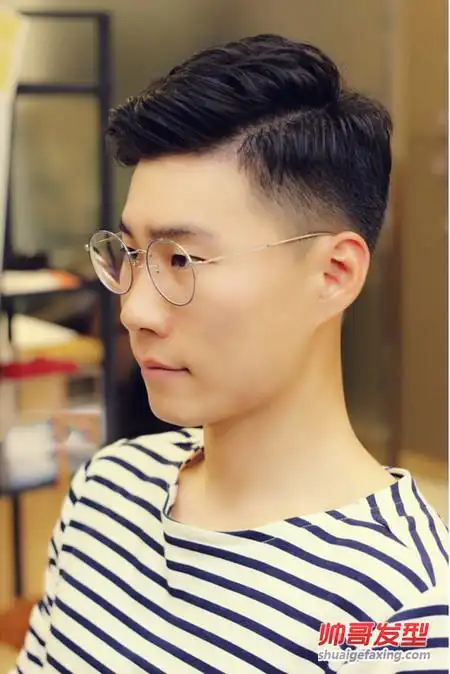 韩国发型设计师的两款男士侧分发型