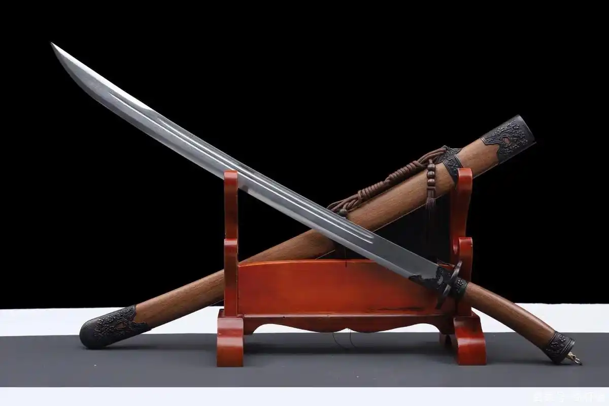 「鉴赏」花纹钢双槽梅花清刀