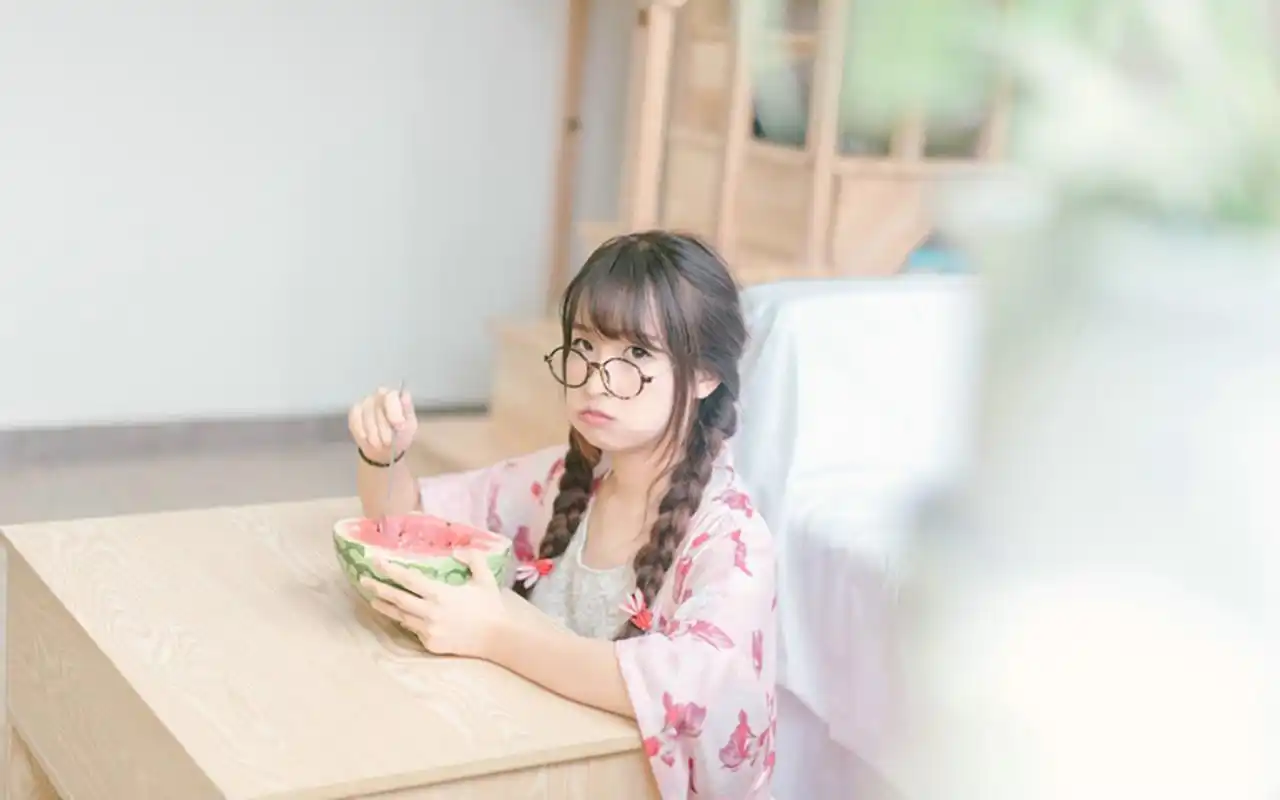 呆萌萝莉少女可爱居家写真高清壁纸