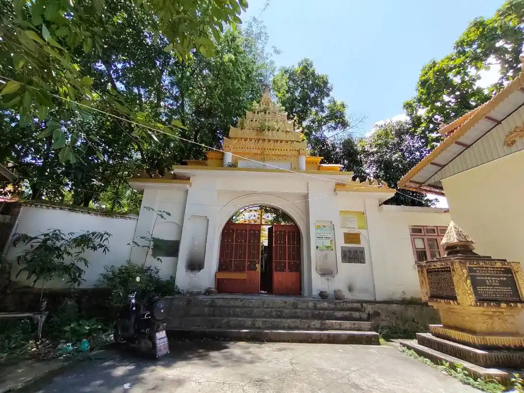 姐勒金塔.位于德宏州瑞丽市的姐勒寨而得名,傣族称"广母贺卯" - 抖音