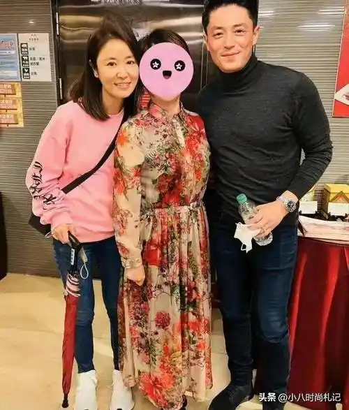 林心如低调庆生,老公陪她喝到脸通红,她不化妆比霍建华还显老_俩人