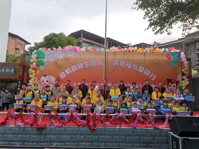 专题|我区各校开展丰富多彩的"庆元旦·迎新年"主题活动