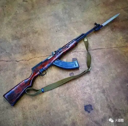 火力也较弱;苏联的sks卡宾枪比svt-40半自动步枪短,火力也较弱