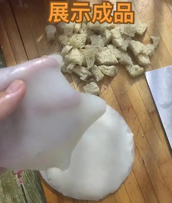 【手工凉皮】jm的第二天,自制钢溶盆子版凉皮#自己在家做凉皮 - 抖音