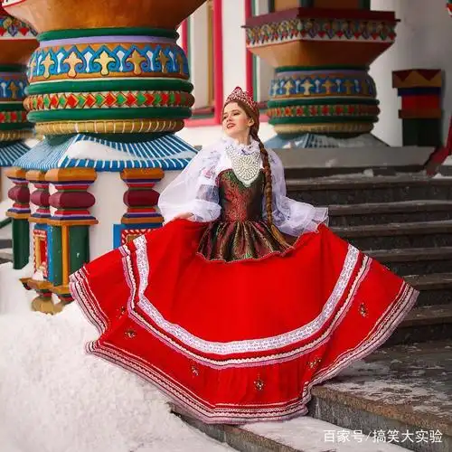 镜头下的俄罗斯女性:身穿民族服饰,独具异域风情