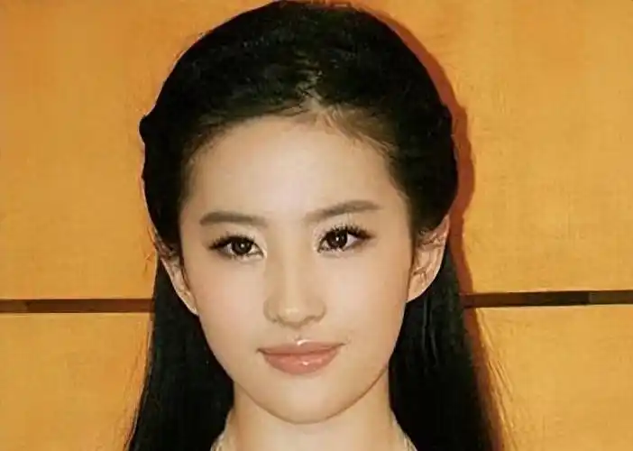 美女不露额头就是真美女看大光明发型如何考验神颜