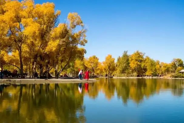 为何10月要去甘肃?这6个景点风景美上天,约几个朋友一起出发