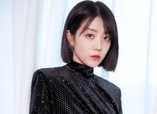 正当红时与杨幂解约,本以为能闯出自己的一片天,现却成成这样_李溪芮