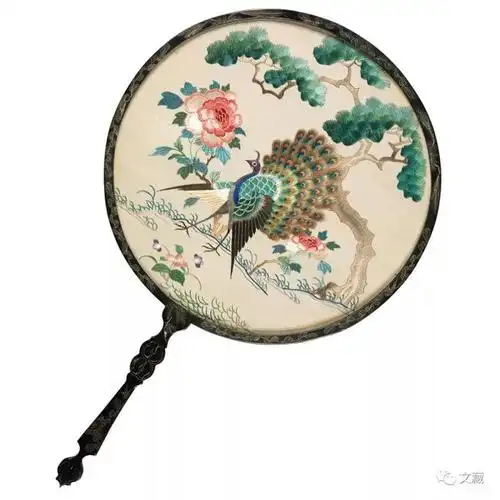 清嘉庆-道光  黑色绸绣菊花双蝶图竹柄团扇局部  故宫博物院藏