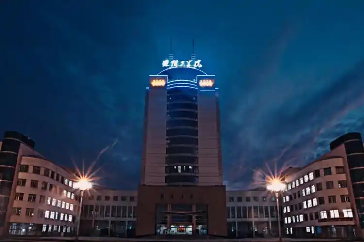 一路奋斗过的风景,灯光也会记得!_淮阴工学院_零二七艺考