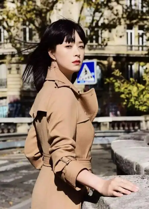 华妃蒋欣减肥成功后新剪了齐刘海40岁美得像20岁惊艳极了