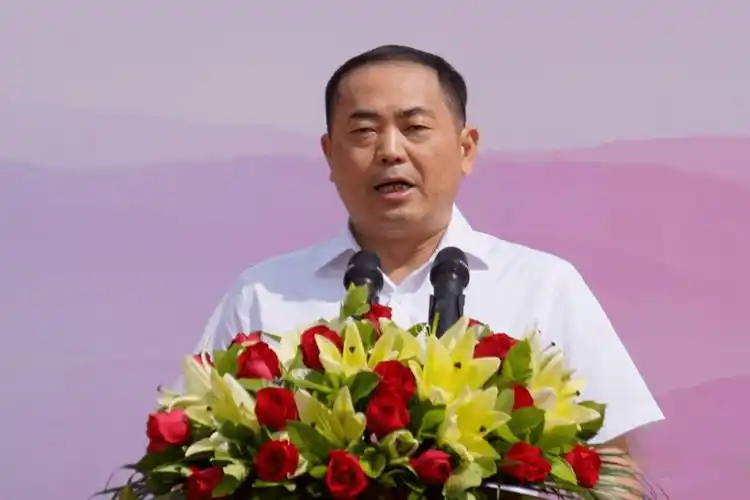 龙岩市城市管理局局长钟有亮颁发证书活动现场↓ ↓ ↓看看今日上午的