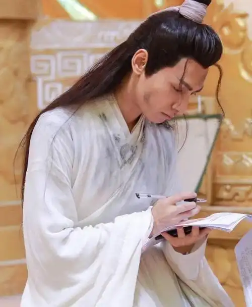 罗云熙润玉幕后剧照