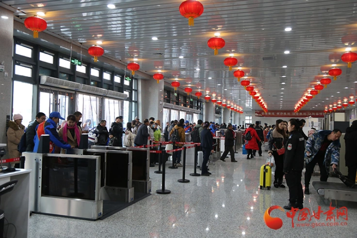【新春走基层】春节期间 兰州车站全站发送旅客约48.07万人 _本网原创
