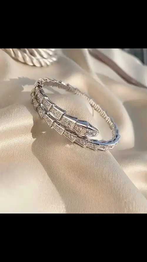 宝格丽 满钻灵蛇手镯#手镯#奢侈品#同城