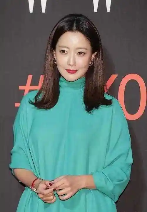 金喜善的气质名不虚传一块绿布穿出高级范不愧是第一美女