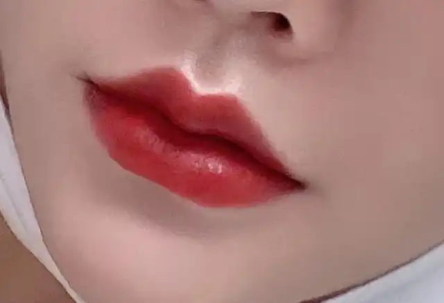 女生眼中的"最美唇形":花瓣唇颜值高,樱桃唇很女人,有你的吗