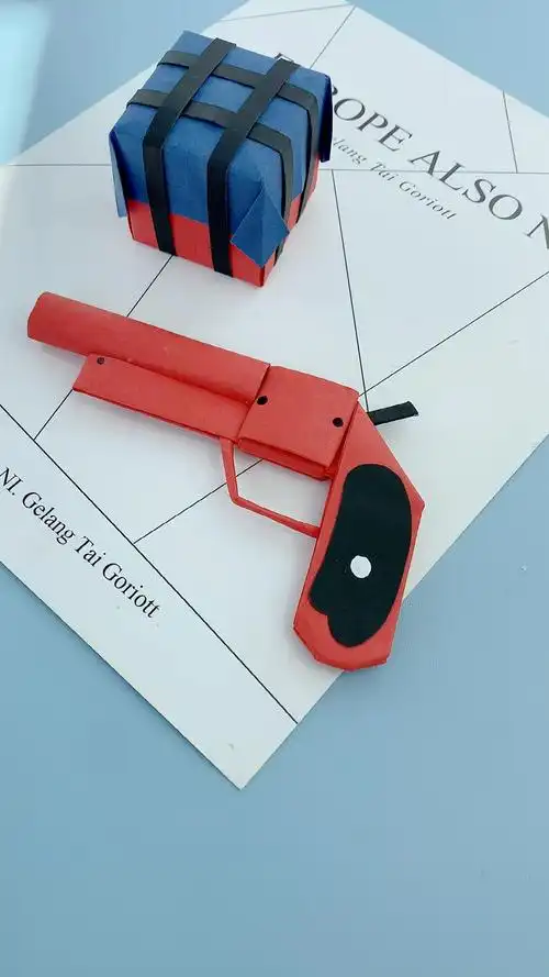 手工折纸#简单又帅气的信号枪,学会了你就是全校最靓你崽!