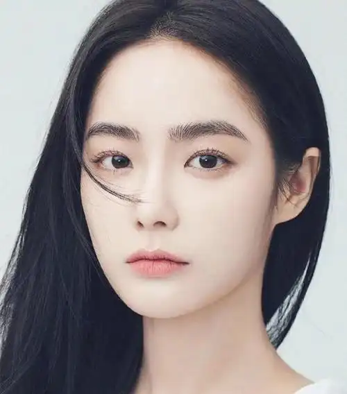 看起来有没有灵性,要看眼睛的比例,或者眼睛的弧度.