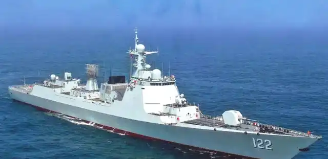这就是有着"中华神盾"舰之称的052d驱逐舰"南宁"舰,该舰在结束"和平
