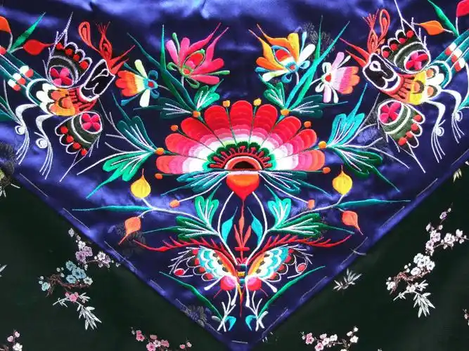 绣花刺绣是湖南湘西苗族妇女勤劳智慧的结晶