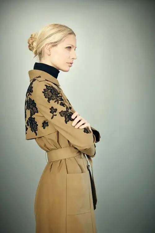 erdem是英国知名的服装品牌,艾尔丹姆 (erdem) 是设计师同名品牌,设计