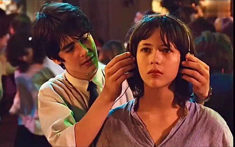 【初吻】【苏菲玛索】经典之作法国电影《初吻》13岁女主初次爱情经历