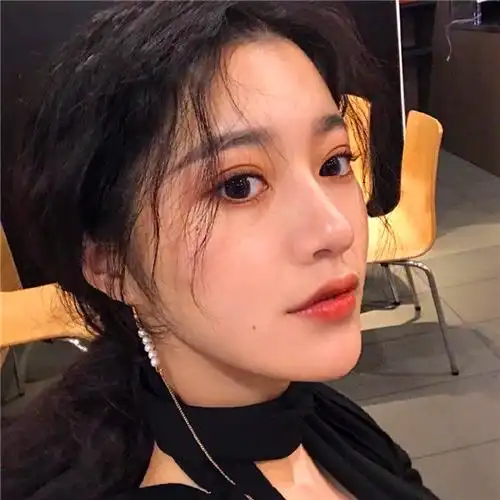 2023年女生头像冷酷真人好看图片