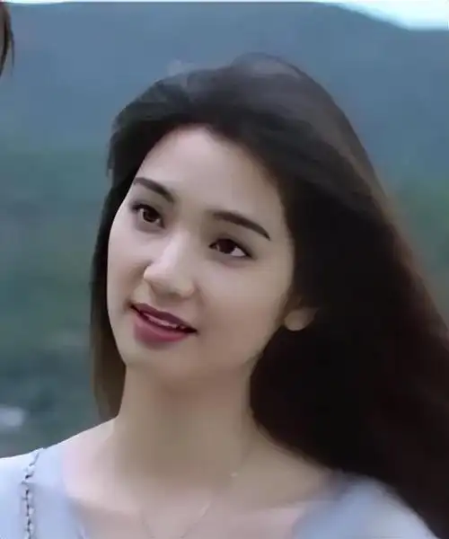 洪欣:八年遇四位渣男,为爱生下一子后嫁给张丹峰,如今过得如何