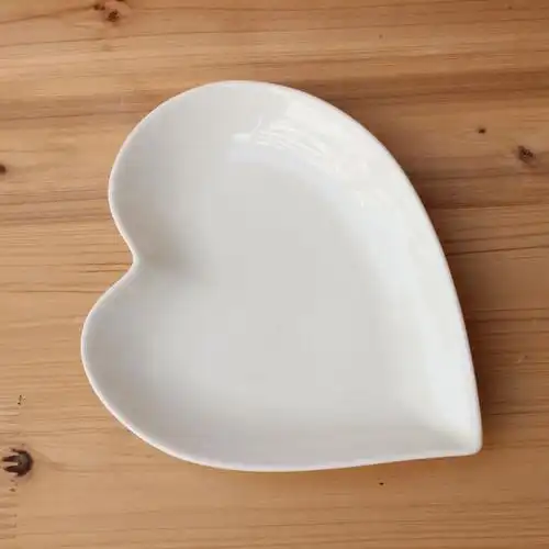 陶瓷心形碟子盘子 爱心盘子 小菜盘 咖啡厅专用 日式韩式餐盘